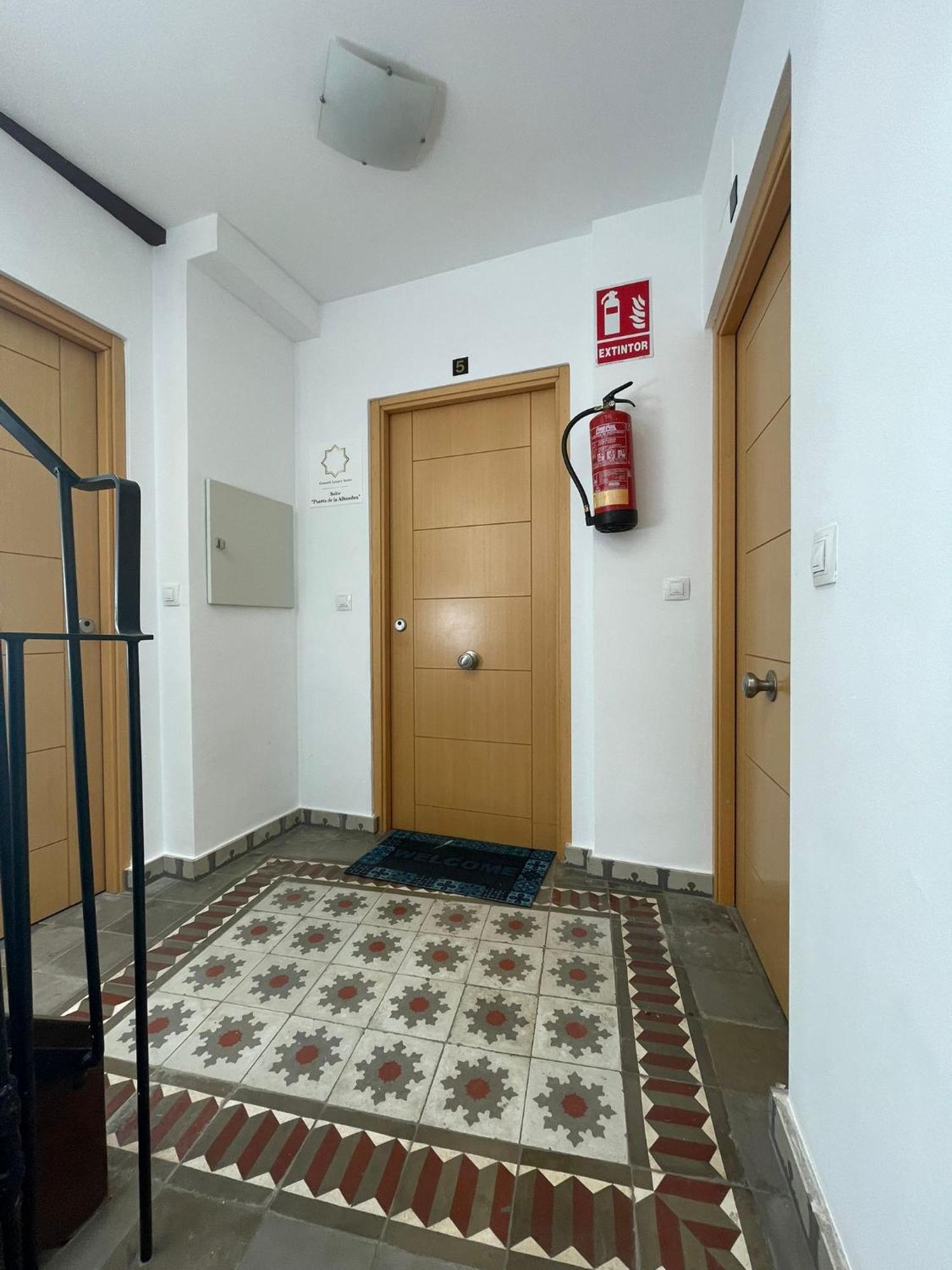 Suite Puerta De La Alhambra Гранада Экстерьер фото